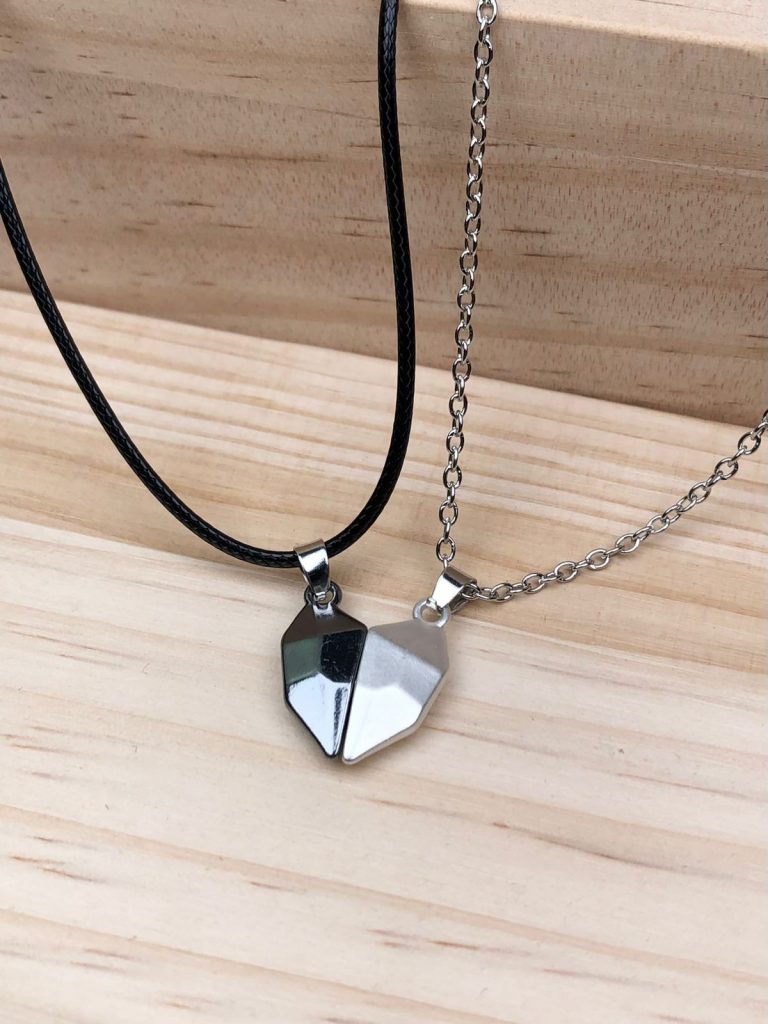 Collar de pareja con diseño magnético de Corazón que se une al juntarlo