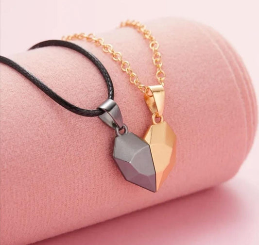 COLLAR IMANTADO PARA PAREJA - DOS MITADES, UN SOLO CORAZÓN