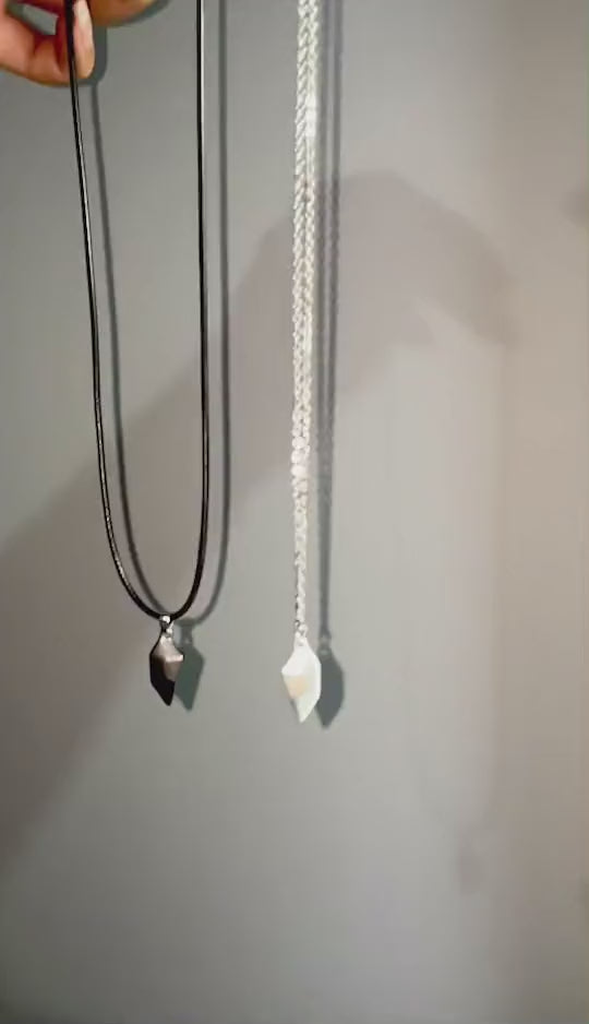 Collar de pareja con diseño magnético de Corazón que se une al juntarlo